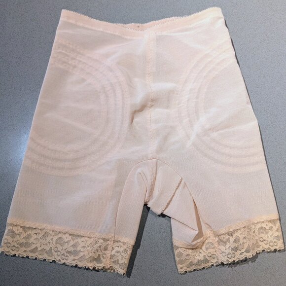 Rago High-waisted shapeware shorts in Beige - Picture 3 of 4